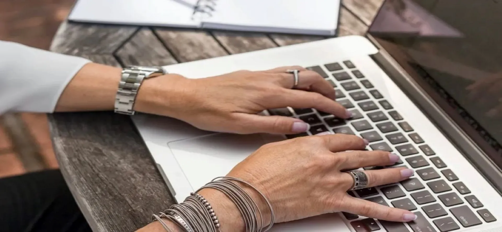 Writing down customer experiences on a computer