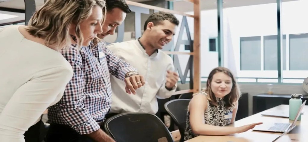 Group-of-people-looking-at-laptop