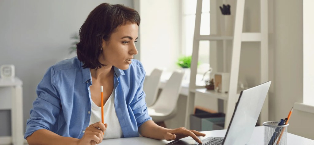 Virtual assistant at work.