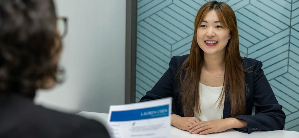 asiakashaastattelut ja -kyselyt