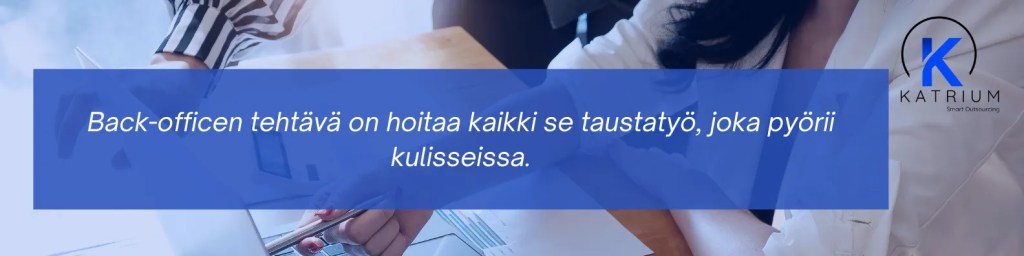 Kuvassa back-office lainaus: "Back-officen tehtävä on hoitaa kaikki se taustatyö, joka pyörii kulisseissa"
