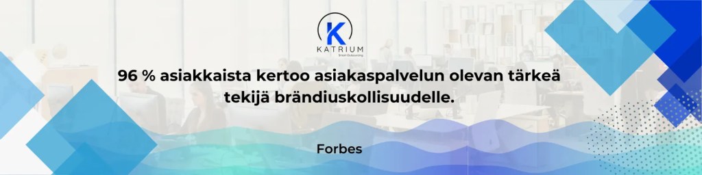 Infografiikka, jossa on taustalla toimistoympäristö ja sinisävyisiä graafisia elementtejä. Keskellä teksti: '96 % asiakkaista kertoo asiakaspalvelun olevan tärkeä tekijä brändiuskollisuudelle.' Alhaalla lähteenä Forbes. Ylhäällä näkyy Katrium-logo