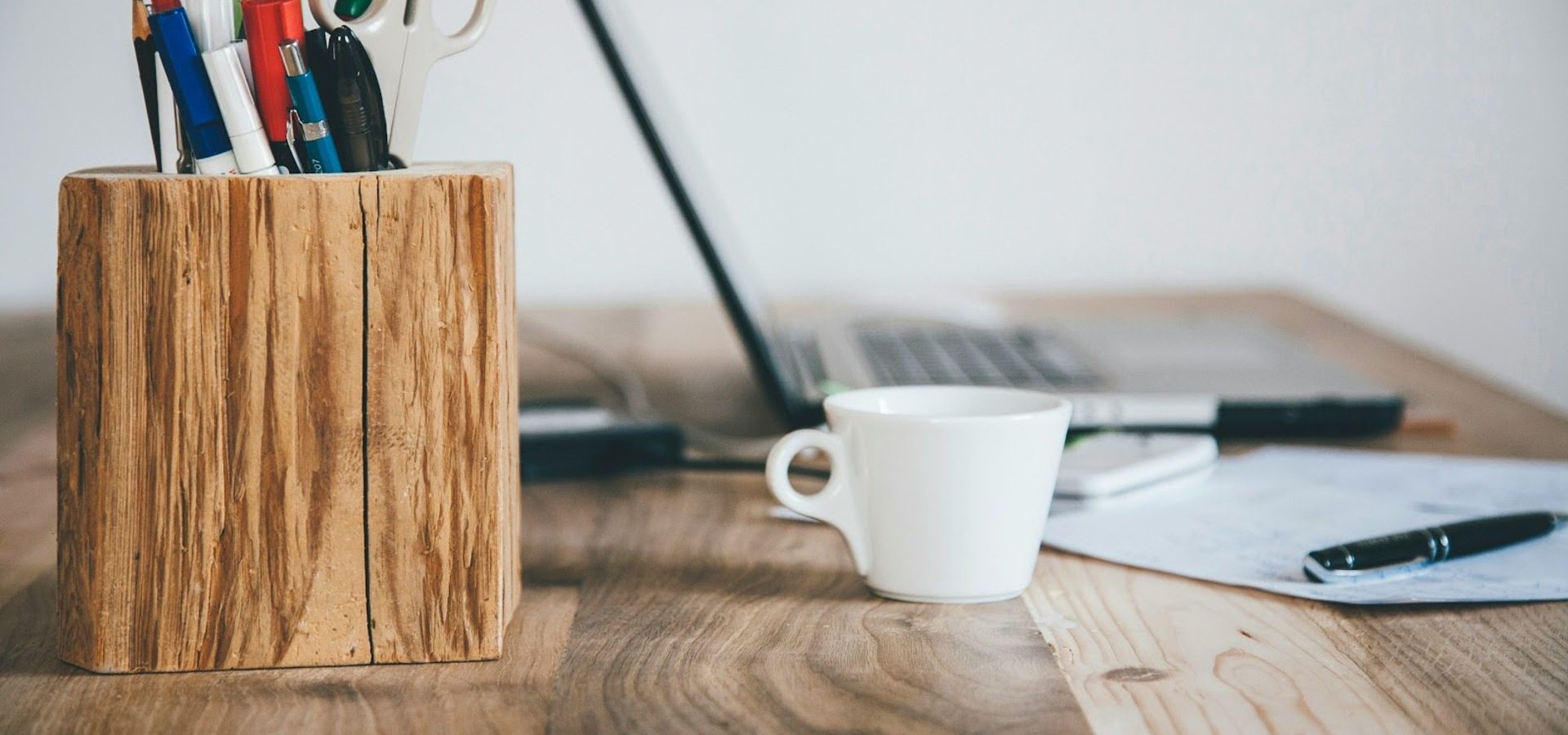 Freelancer työntekijän työpöytä.