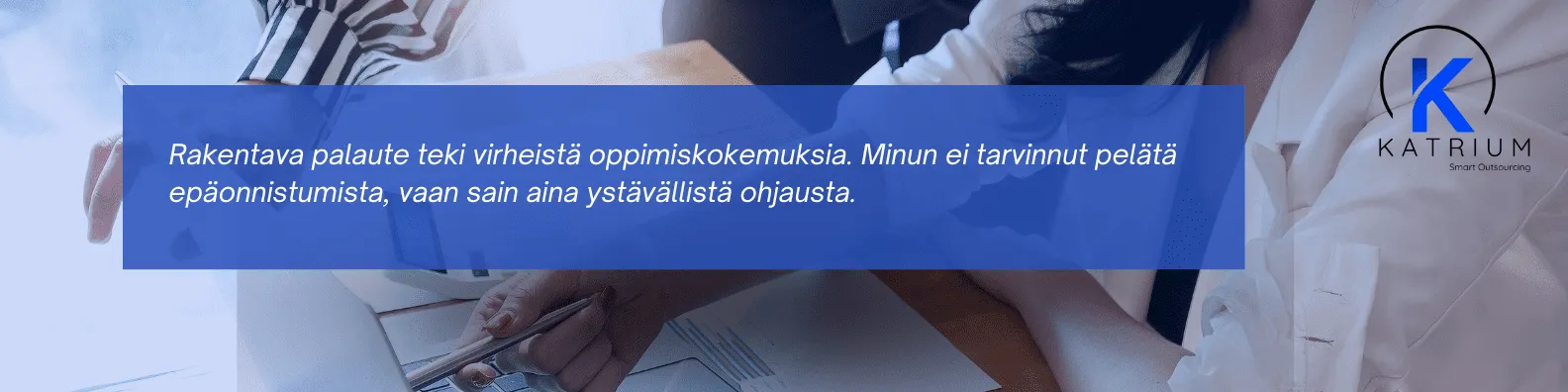 Kuvassa on teksti "Rakentava palaute teki virheistä oppimiskokemuksia. Minun ei tarvinnut pelätä epäonnistumista, vaan sain aina ystävällistä ohjausta."